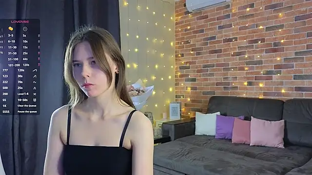 EmiliDen online show from December 5, 8:10 pm