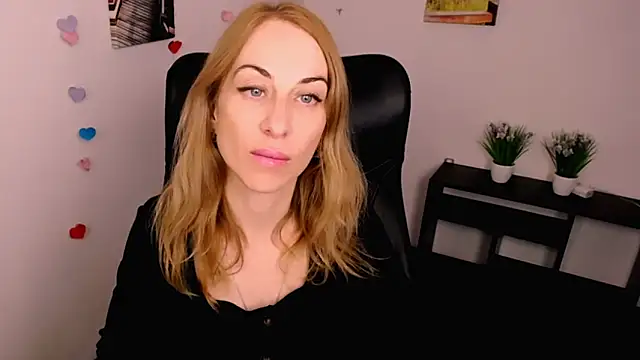 Snapshot of Create_your_own_sun chatting on October 5, 1:49 pm Create your own sun online show from October 5, 1:49 pm