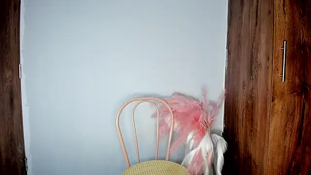 khate smith online show from December 5, 5:25 pm