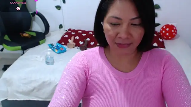 hiilarybrown online show from November 17, 9:15 pm