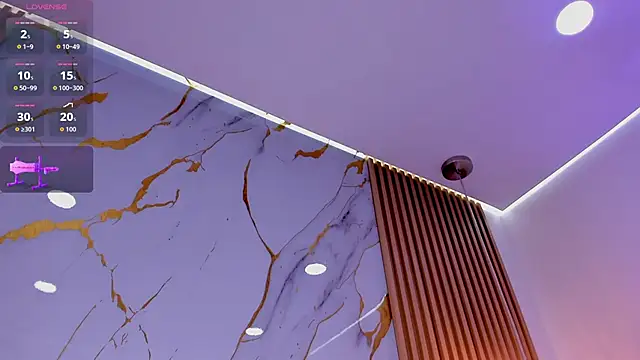 alissaowens  online show from April 1, 1:41 pm