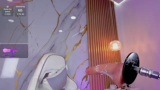 alissaowens  online show from February 11, 11:44 am