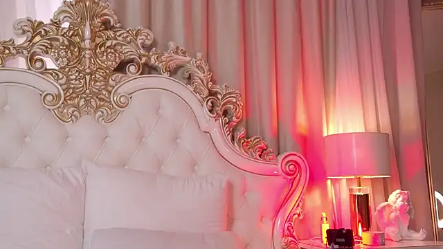 MeganStrain online show from December 17, 6:28 am