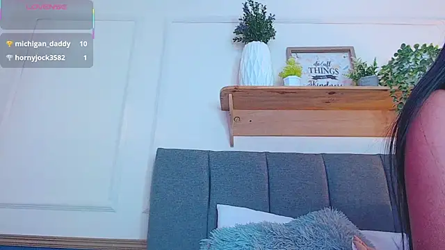 LilyCutee  online show from October 19, 8:00 pm