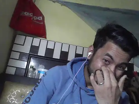 ursdreamperson online show from December 18, 4:17 am