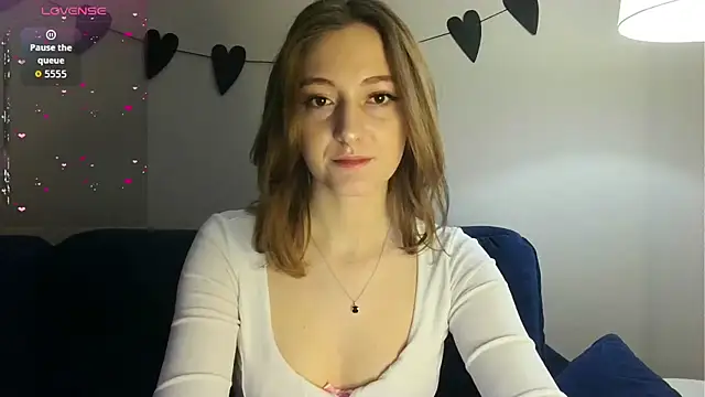 white liillyy online show from February 14, 9:28 pm