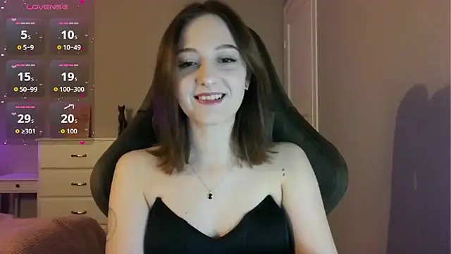 white liillyy online show from April 6, 9:27 pm