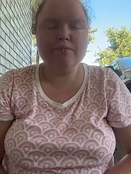 KadiSparkle online show from September 22, 10:30 pm