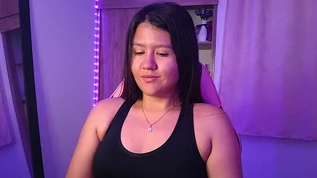 Oliviawatson1 online show from March 27, 12:17 pm