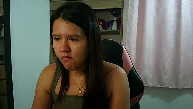 Oliviawatson1 online show from February 22, 1:01 pm