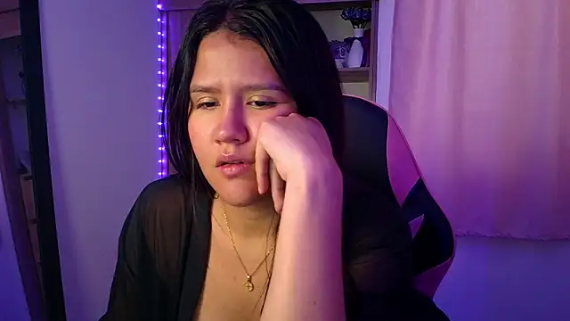 Oliviawatson1 online show from January 18, 1:40 pm