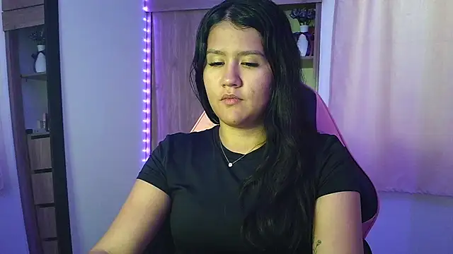 Oliviawatson1 online show from November 27, 8:23 pm