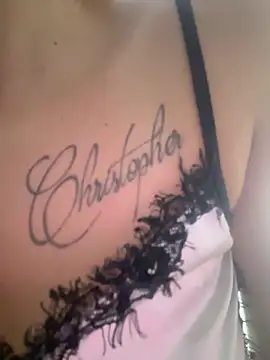 Snapshot of AmeliaRossi_ chatting on October 15, 4:15 am AmeliaRossi  online show from October 15, 4:15 am