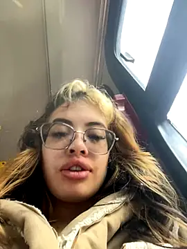 Isabela Colins online show from November 7, 5:07 pm