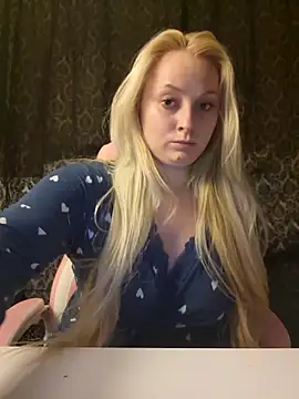 Snapshot of EmilyAngelUK chatting on September 15, 7:10 pm EmilyAngelUK online show from September 15, 7:10 pm