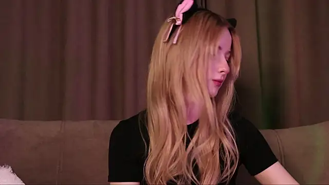 Nana Wilson online show from November 13, 4:55 am