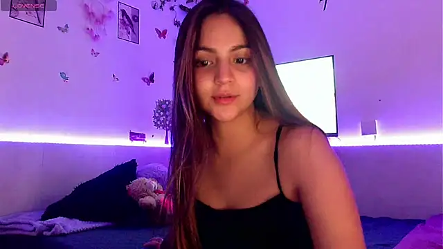 Snapshot of emily_cooper_t chatting on October 23, 2:06 am emily cooper t online show from October 23, 2:06 am