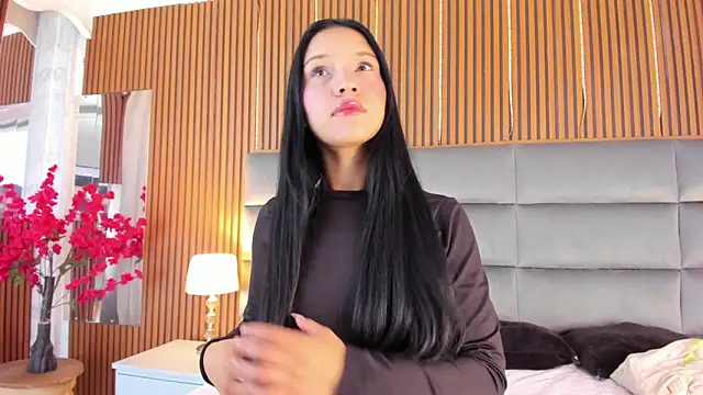 Sophie Calloway online show from April 7, 2:19 pm