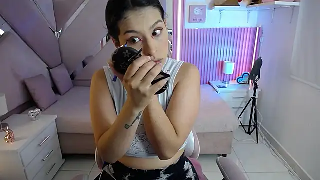 Mia garcia28 online show from November 6, 8:04 pm