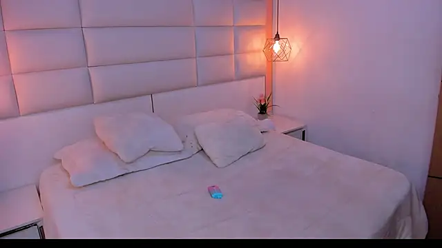 Dali collin online show from April 12, 2:20 pm