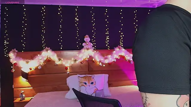 hanna kimura online show from December 14, 9:20 pm