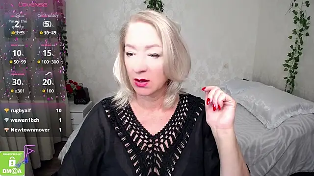 hunters woman online show from September 23, 2:37 pm