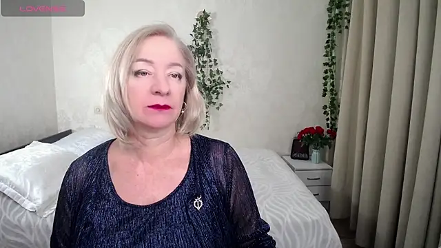 hunters woman online show from November 30, 11:20 pm