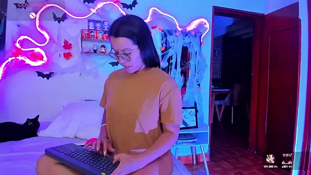 Snapshot of Dilan_and_Mia chatting on October 13, 8:06 am Dilan and Mia online show from October 13, 8:06 am