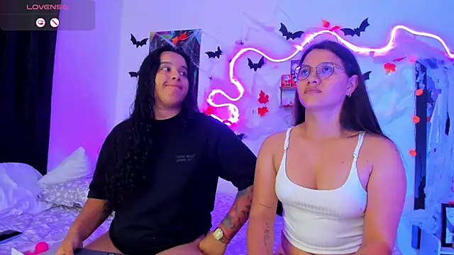 Snapshot of Dilan_and_Mia chatting on October 14, 10:01 pm Dilan and Mia online show from October 14, 10:01 pm