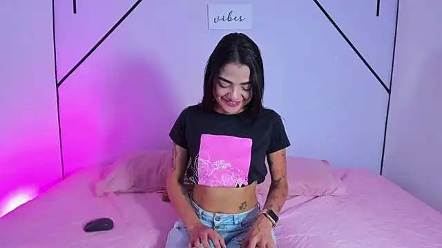 MiahCornell  online show from November 14, 8:53 pm