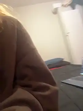 SeccySerena online show from February 1, 4:39 pm