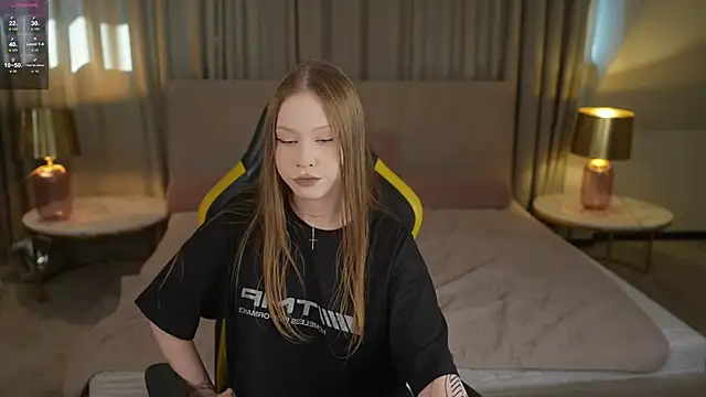 Snapshot of Esmie_Smile chatting on September 26, 2:15 pm Esmie Smile online show from September 26, 2:15 pm