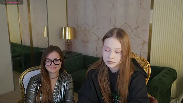 Snapshot of Esmie_Smile chatting on October 1, 11:04 am Esmie Smile online show from October 1, 11:04 am