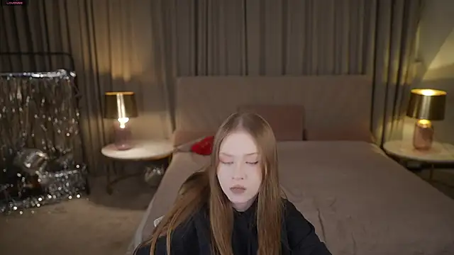 Snapshot of Esmie_Smile chatting on September 27, 6:26 pm Esmie Smile online show from September 27, 6:26 pm