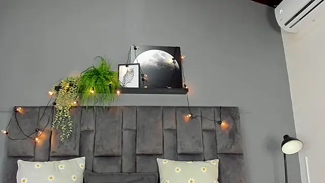 Snapshot of RiriiBrunette__ chatting on September 20, 8:29 pm RiriiBrunette online show from September 20, 8:29 pm