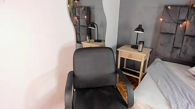 Snapshot of RiriiBrunette__ chatting on September 16, 7:44 pm RiriiBrunette online show from September 16, 7:44 pm