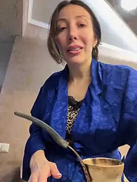 HellaryTourent online show from February 6, 5:49 pm