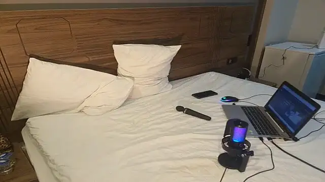 cindytaha online show from September 18, 6:50 pm