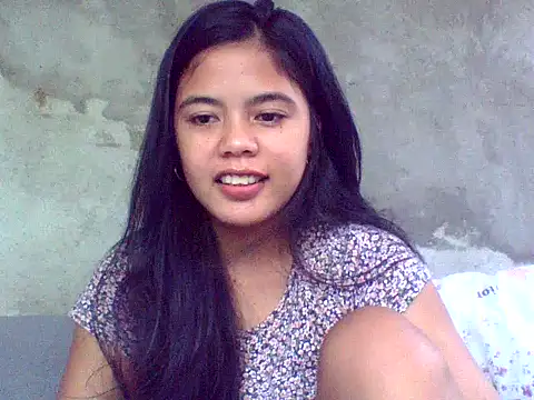 Snapshot of sweet_heaven00 chatting on October 23, 5:24 am sweet heaven00 online show from October 23, 5:24 am