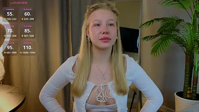 Snapshot of emilyshepar_d chatting on September 23, 2:21 am emilyshepar d online show from September 23, 2:21 am