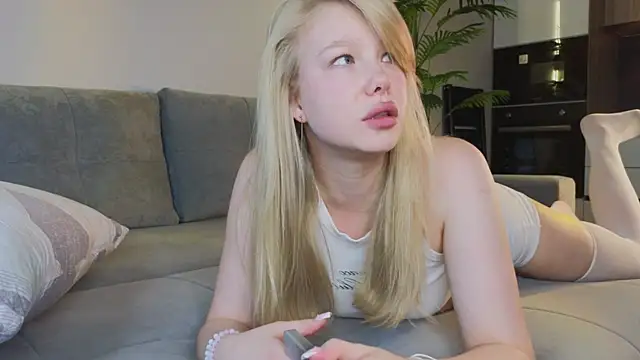 Snapshot of emilyshepar_d chatting on October 8, 4:17 am emilyshepar d online show from October 8, 4:17 am