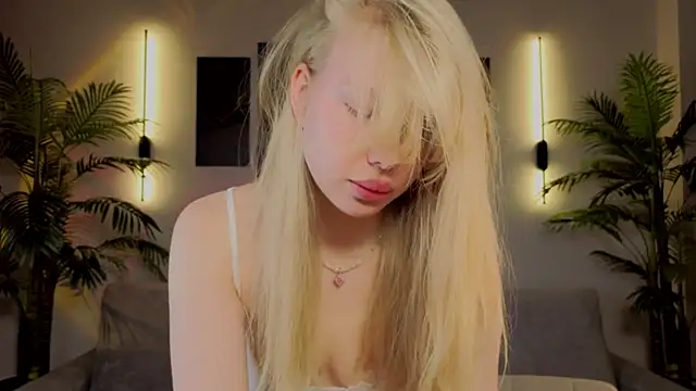 Snapshot of emilyshepar_d chatting on October 16, 2:36 am emilyshepar d online show from October 16, 2:36 am