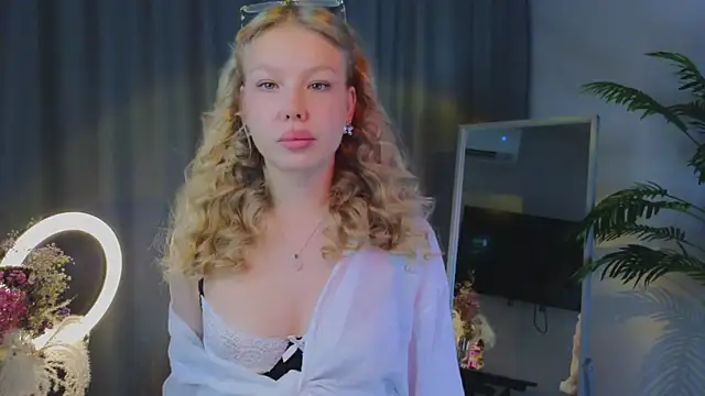 Snapshot of emilyshepar_d chatting on September 29, 2:49 am emilyshepar d online show from September 29, 2:49 am