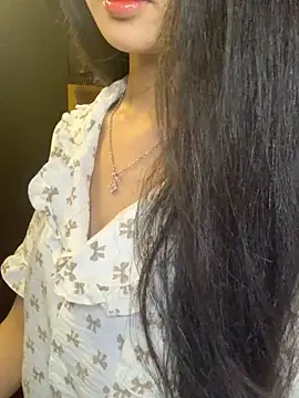 Nhinhi18 online show from April 7, 3:47 pm