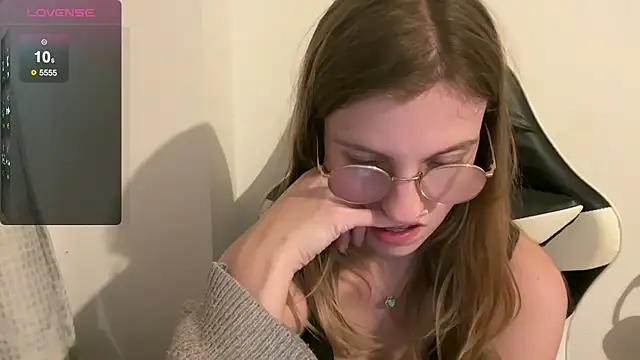 BustyKellyXXX online show from December 18, 8:35 pm