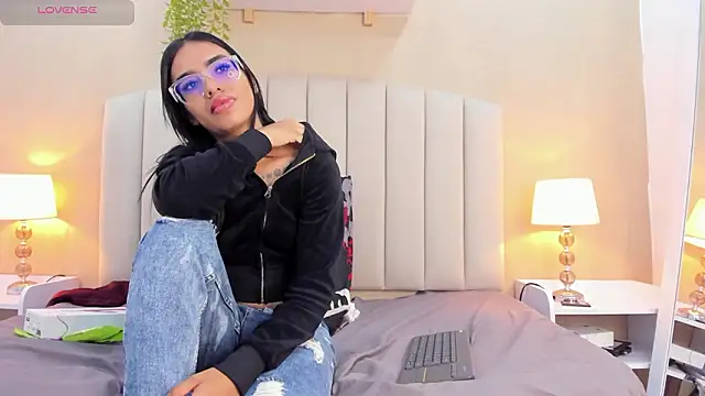 Rachel Donnelly online show from February 9, 4:26 am