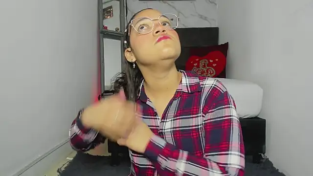 aly n sebas online show from October 4, 11:49 am