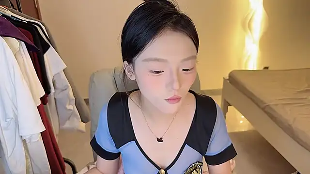 Robin-o3 online show from November 5, 6:13 pm