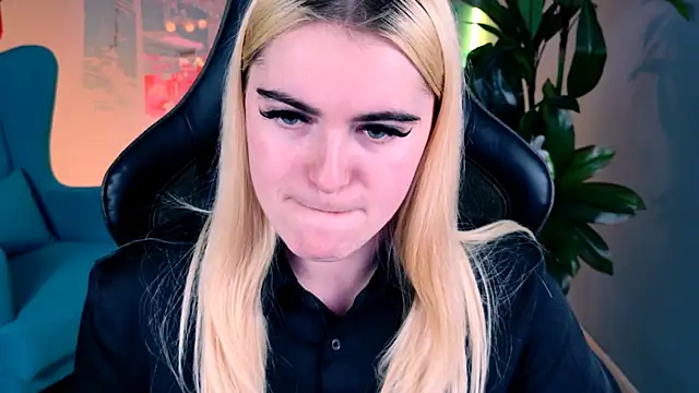 Stef Nicks online show from September 19, 9:19 am