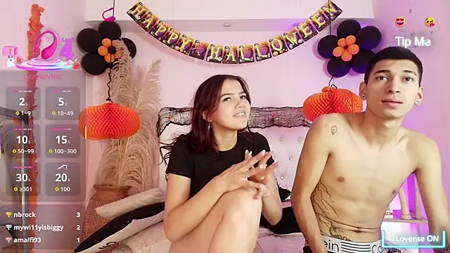 Snapshot of AmelieAndAce chatting on October 31, 4:44 pm AmelieAndAce online show from October 31, 4:44 pm